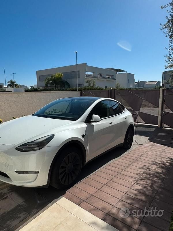Usata 2023 Tesla Model Y Long Range AWD SUV | 34.999 € (Ottimo prezzo) - Immagine 1/3