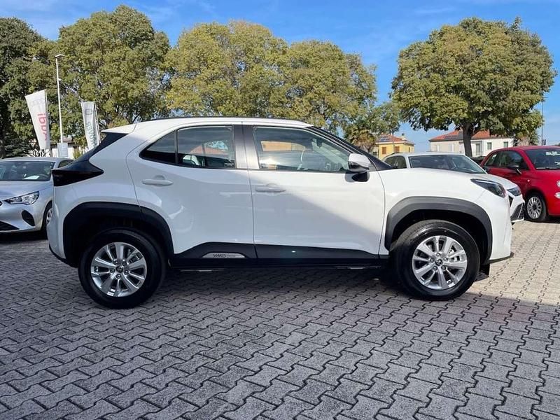 Usata Toyota Yaris Cross Active 116 CV (85 kW) 2025 Bianco SUV