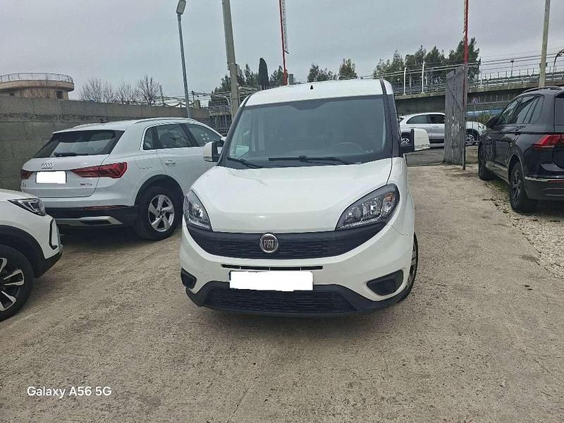 Usata Fiat Doblò 105 CV (77 kW) 2022 Bianco Monovolume