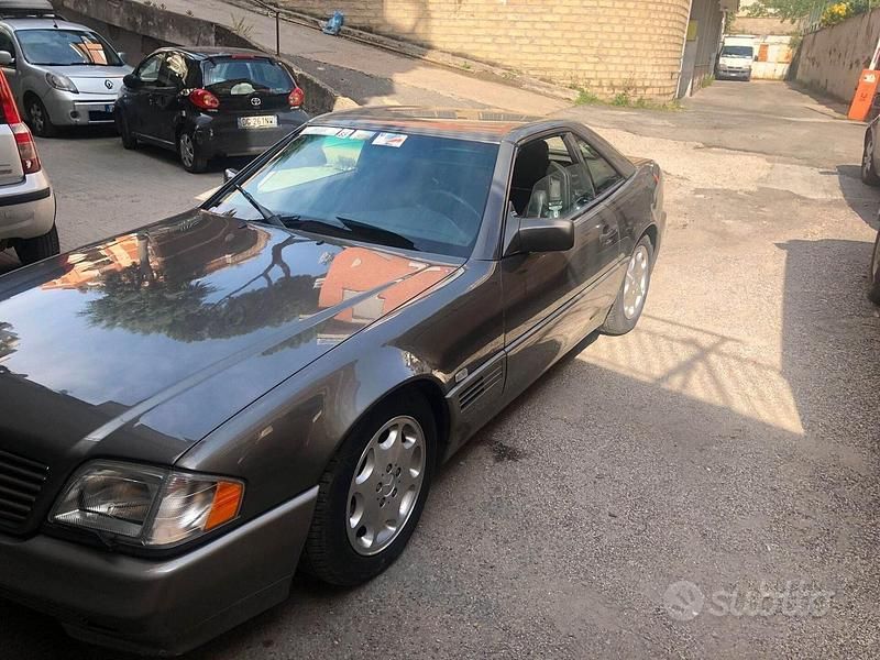 Usata Mercedes SL300 231 CV (169 kW) 1992 Marrone Cabrio
