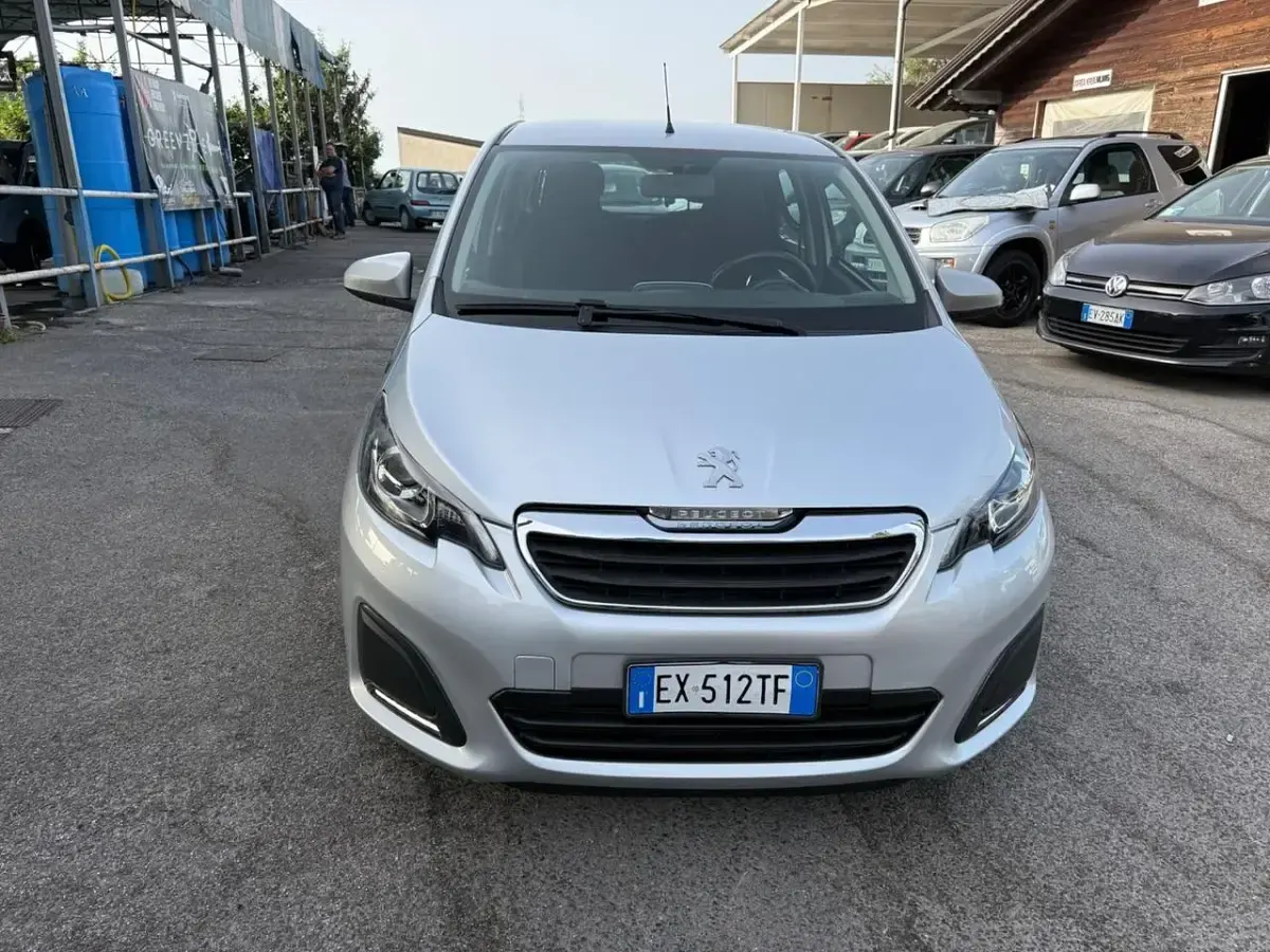 Usata Peugeot 108 Active 69 CV (50 kW) 2015 Argento Berlina