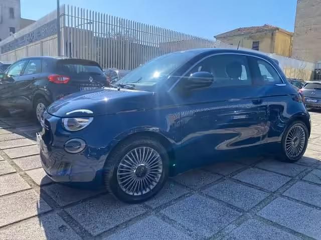 Usata Fiat 500e La Prima 86 kW (118 CV) 2020 Blu Berlina