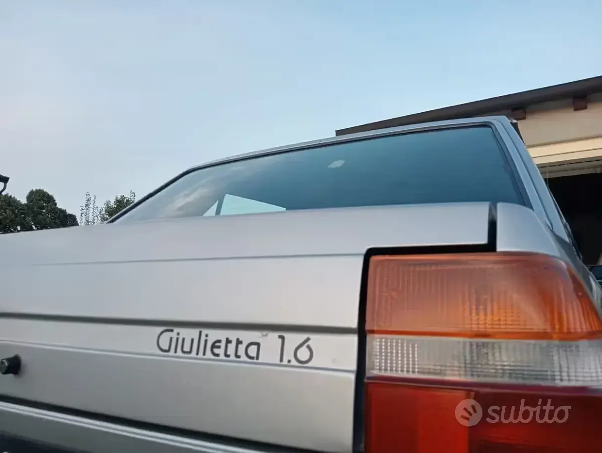 Usata Alfa Romeo Giulietta 109 CV (80 kW) 1980 Grigio Berlina