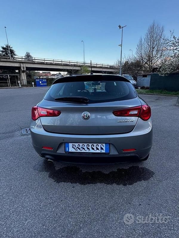 Usata Alfa Romeo Giulietta Super 120 CV (88 kW) 2016 Grigio Utilitaria
