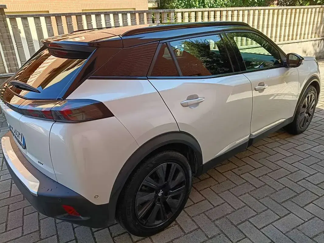 Usata Peugeot 2008 GTi 56 kW (77 CV) 2020 Bianco SUV