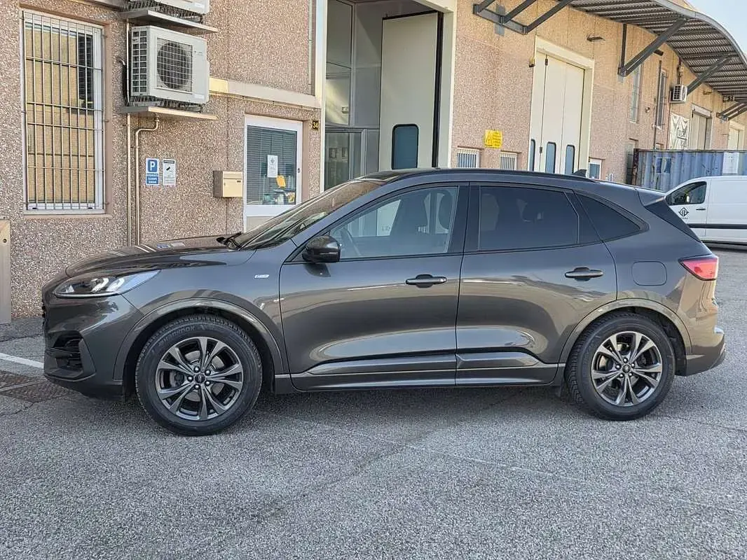 Usata Ford Kuga ST-Line 120 CV (88 kW) 2021 Grigio SUV