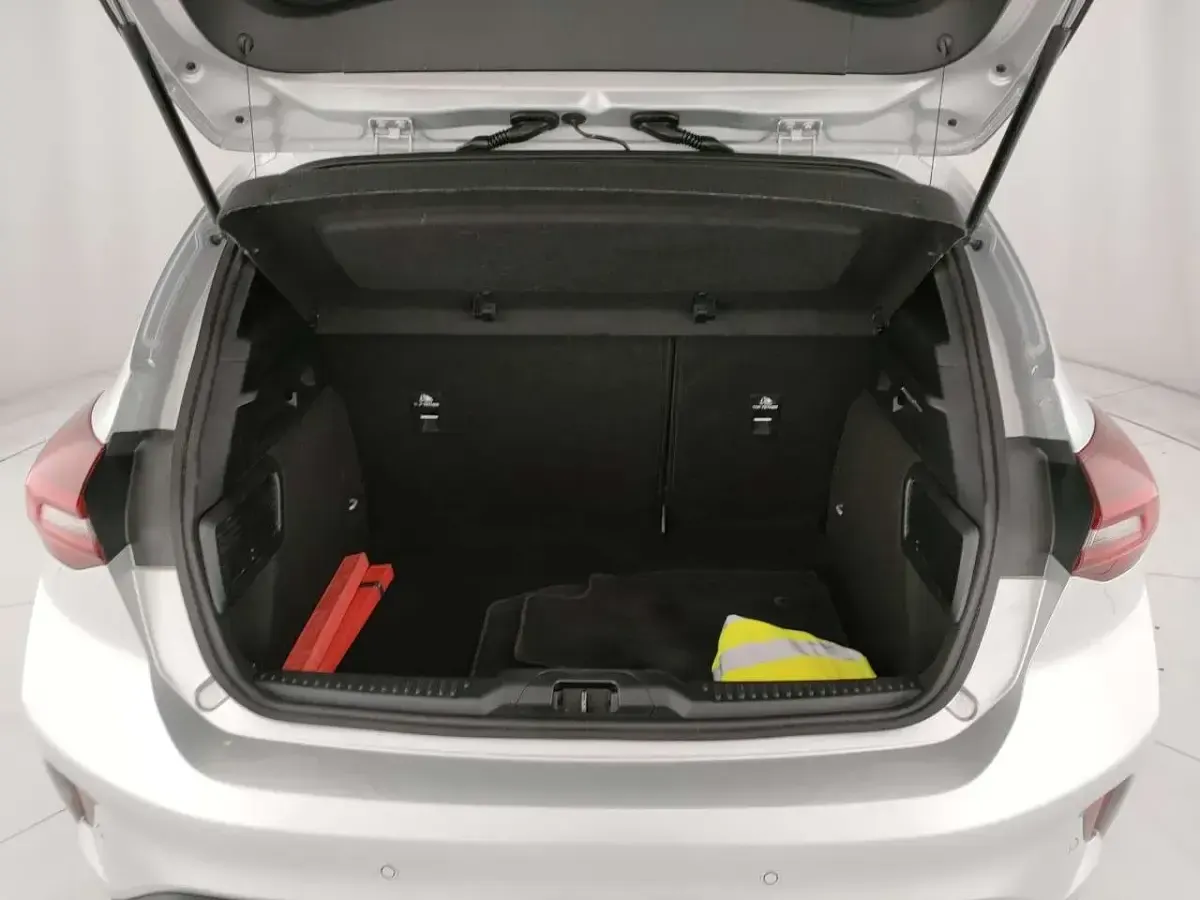 Usata Ford Focus ST-Line 125 CV (91 kW) 2025 Moondust silver metallizzato Utilitaria
