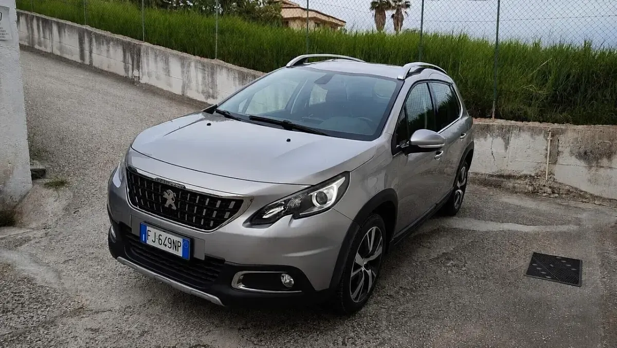 Usata Peugeot 2008 120 CV (88 kW) 2018 Argento SUV