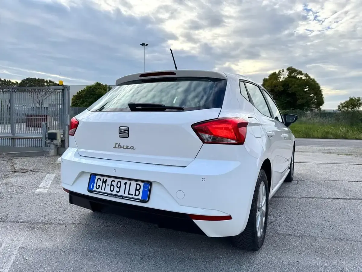 Käytetty Seat Ibiza Style 89 HP (65 kW) 2023 Valkoinen Viistoperä