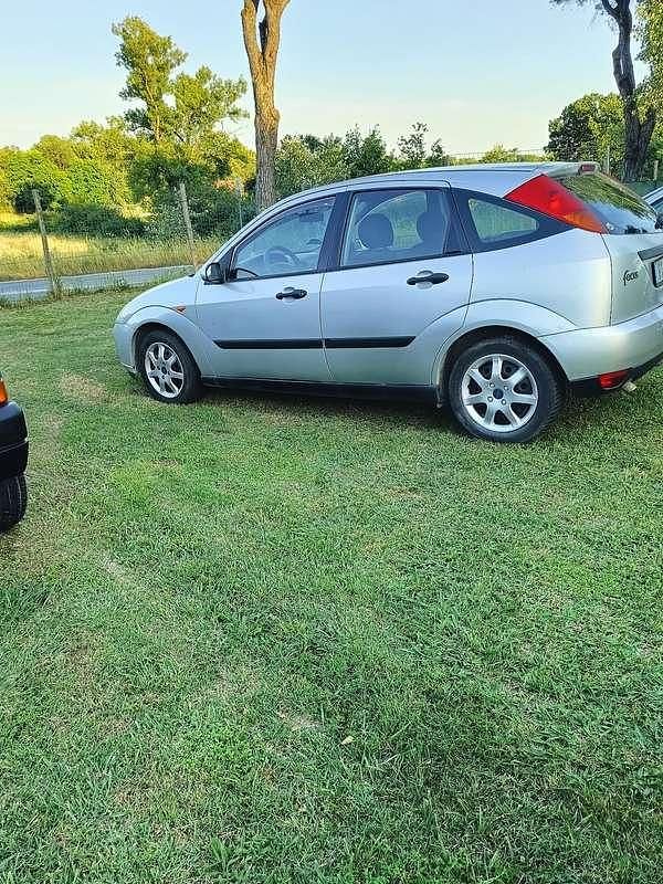 Usata Ford Focus Zetec 90 CV (66 kW) 2001 Berlina