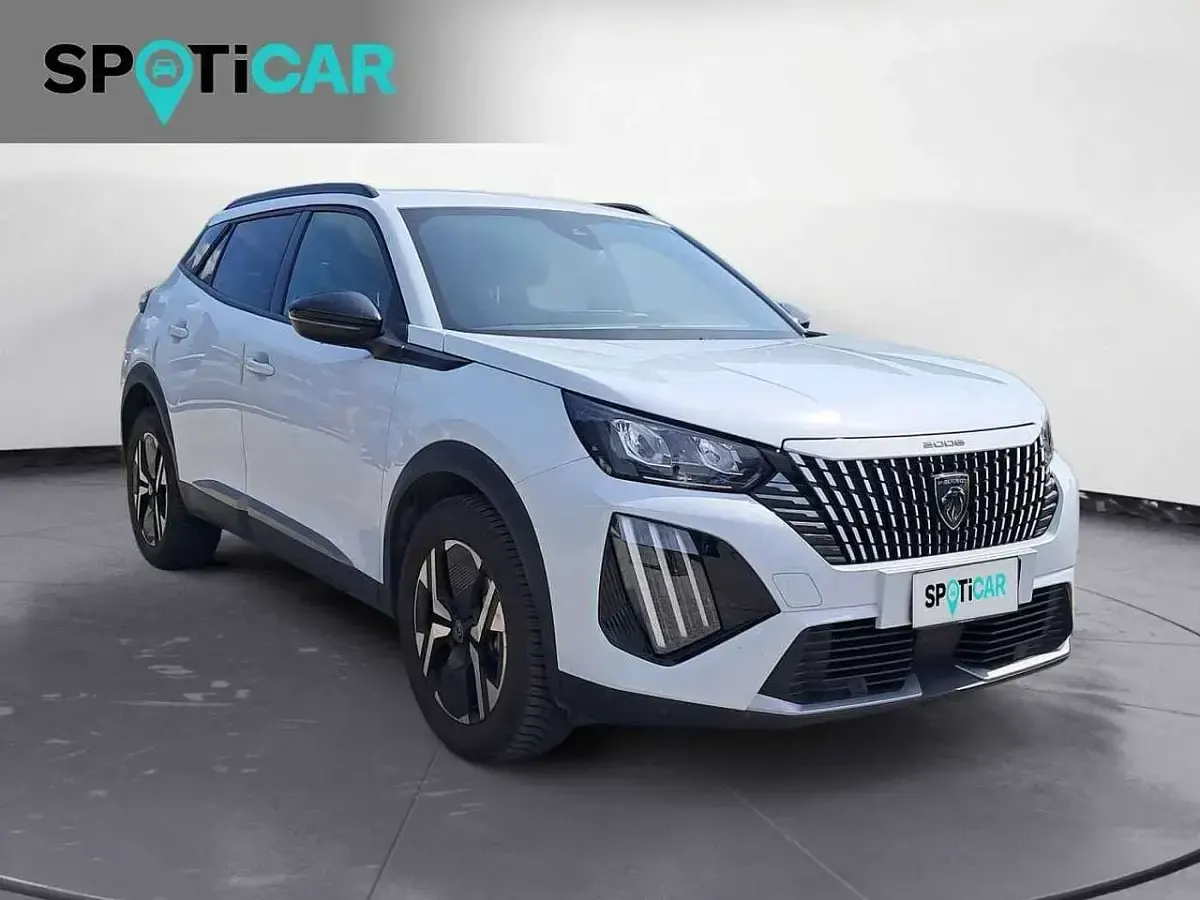 Usata Peugeot 2008 Allure 102 CV (75 kW) 2023 Bianco SUV