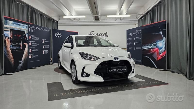 Bianco Usata 2021 Toyota Yaris Hybrid Active Tre volumi | 18.000 € (Ottimo prezzo) - Immagine 1/3