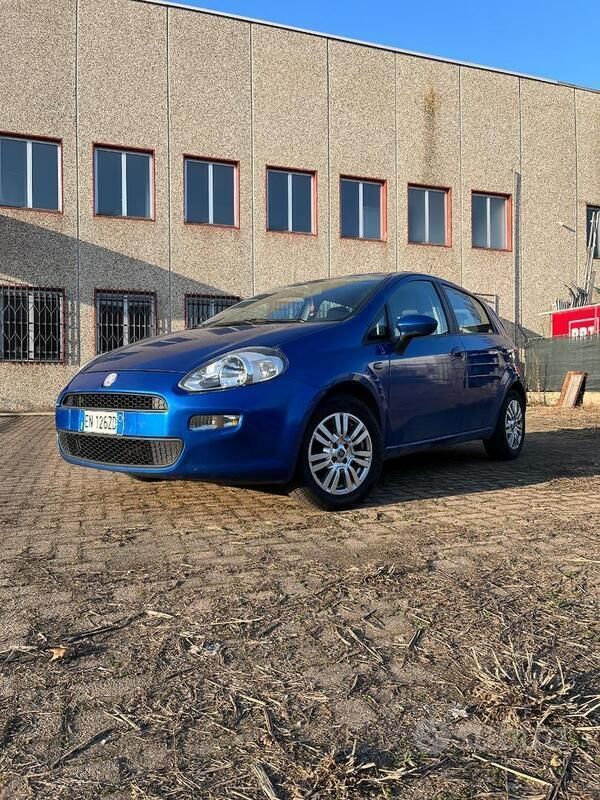Blu Usata 2013 Fiat Grande Punto Due volumi | 4200 € (Buon prezzo) - Immagine 1/4