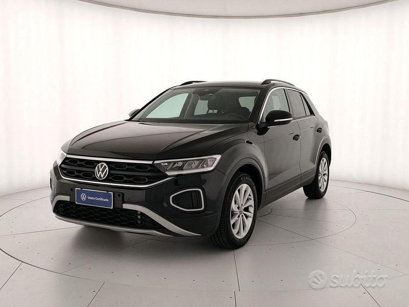 Deep black perlato Usata 2022 VW T-Roc Life SUV | 24.900 € (Buon prezzo) - Immagine 1/4
