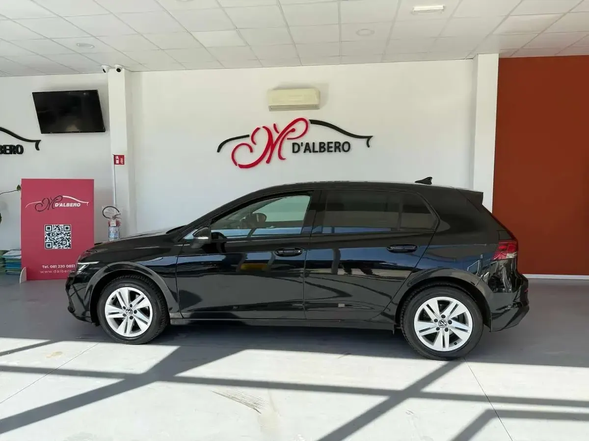 Usata VW Golf VIII Life 116 CV (85 kW) 2022 Nero Utilitaria