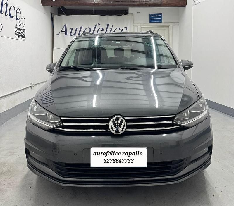 Usado VW Touran Executive 115 CV (84 kW) 2019 Plateado Monovolumen