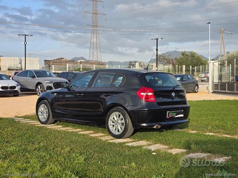 Usata BMW 120 176 CV (129 kW) 2010 Nero Utilitaria