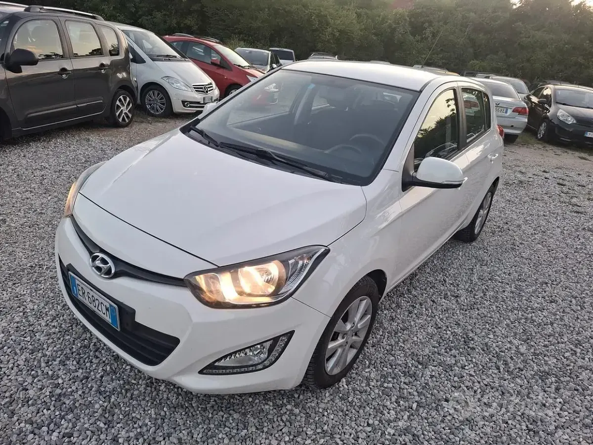 Usata Hyundai i20 Edition 75 CV (55 kW) 2013 Bianco Utilitaria