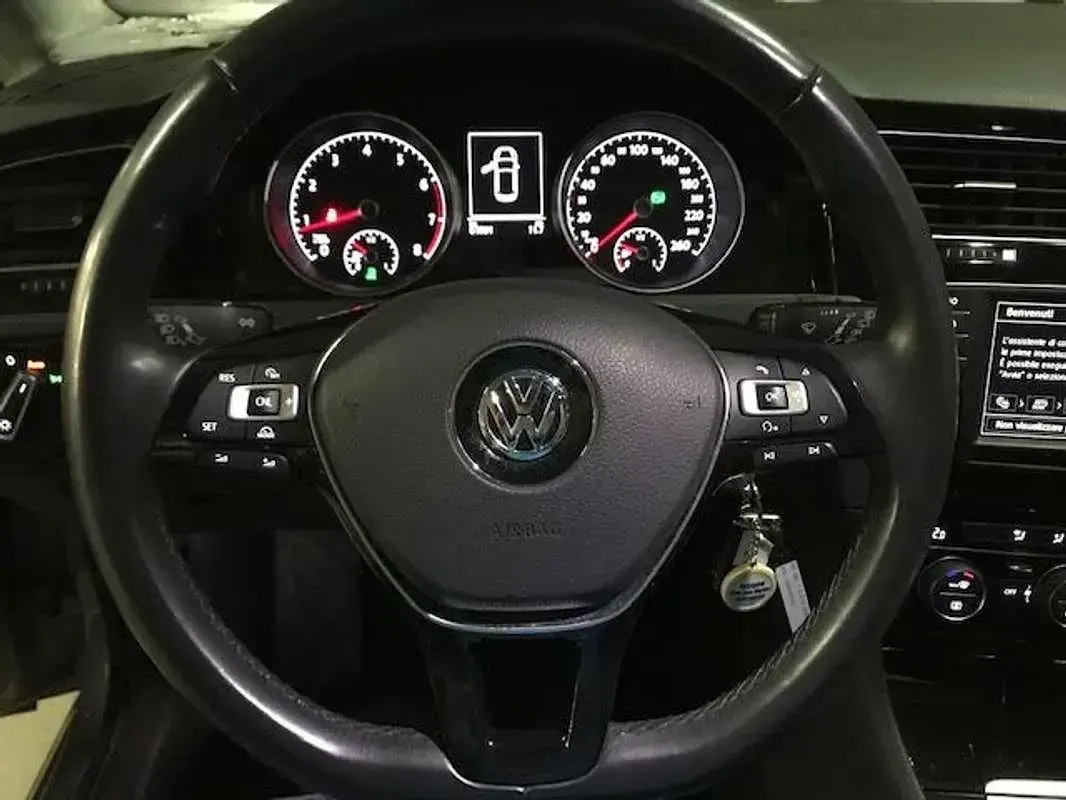Käytetty VW Golf VII Highline 110 HP (80 kW) 2016 Harmaa Sedan
