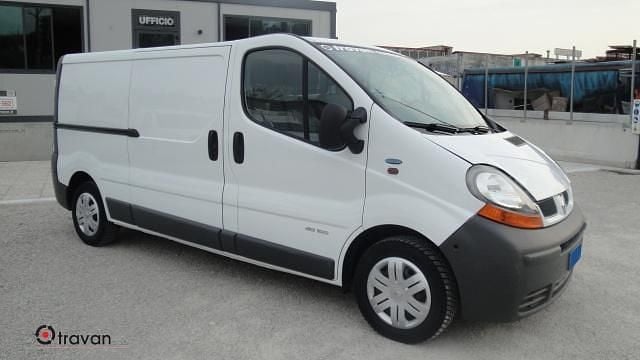 Usata Renault Trafic 101 CV (74 kW) 2006 Bianco pastello Monovolume