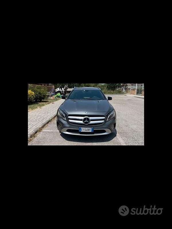 Usata Mercedes GLA200 136 CV (100 kW) 2015 Grigio SUV