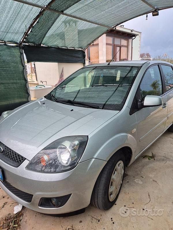 Usata Ford Fiesta 2008 Grigio Utilitaria