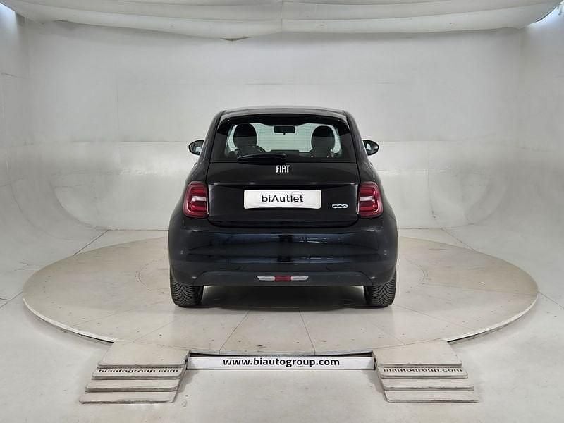 Usata Fiat 500e La Prima 86 kW (118 CV) 2022 Nero Berlina