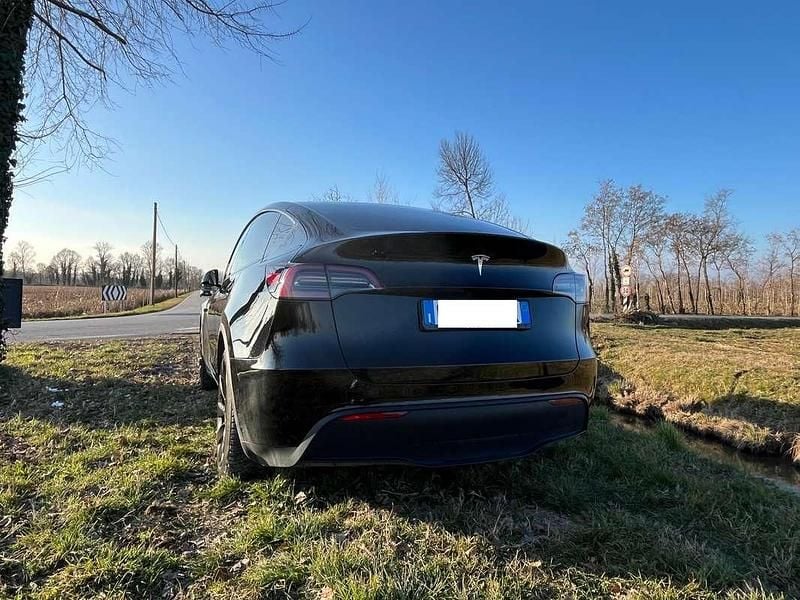 Usata Tesla Model Y RWD 88 kW (120 CV) 2023 Nero SUV