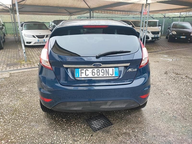 Usata Ford Fiesta 95 CV (69 kW) 2016 Blu Berlina