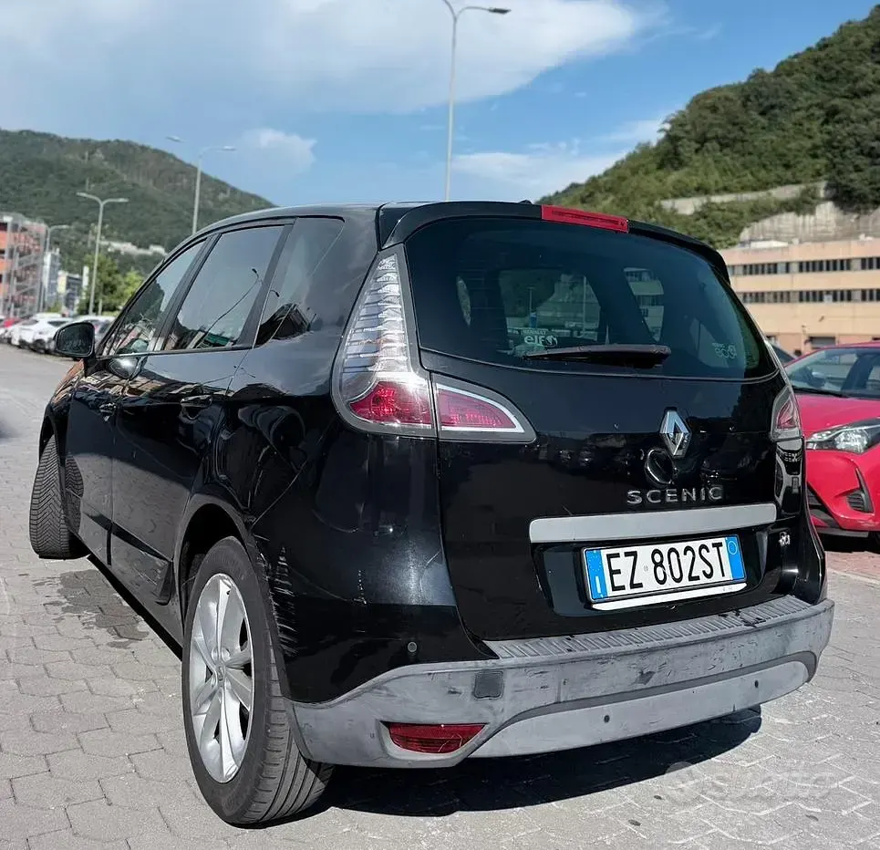 Usata Renault Scénic 110 CV (80 kW) 2015 Nero Monovolume