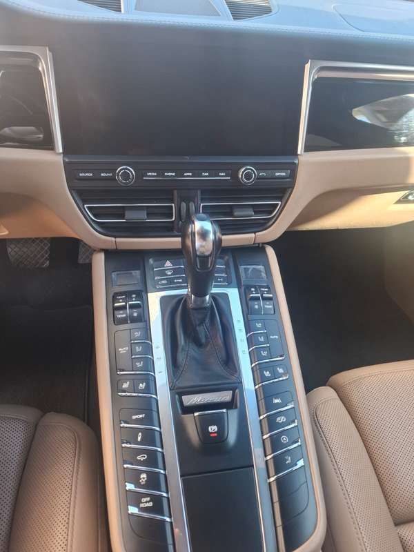 Usata 2019 Porsche Macan SUV | 47.500 € (Cara) - Immagine 1/4