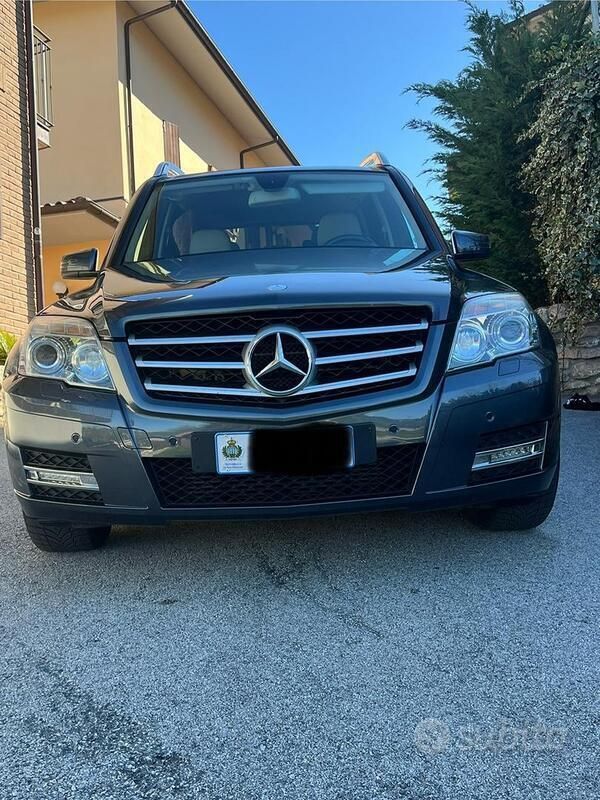 Usata 2010 Mercedes GLK350 SUV | 12.000 € - Immagine 1/4
