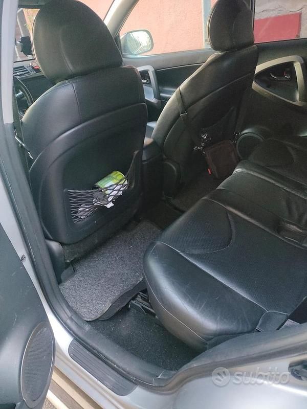 Usata Toyota RAV4 177 CV (130 kW) 2008 Grigio SUV