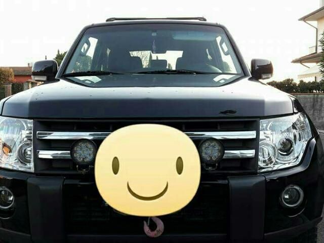 Mitsubishi pajero v8