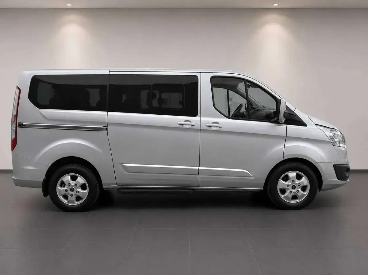 Usata Ford Tourneo Custom 131 CV (96 kW) 2017 Argento Furgone