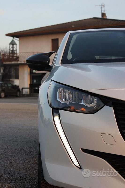 Usata Peugeot 208 Active 75 CV (55 kW) 2020 Bianco Utilitaria