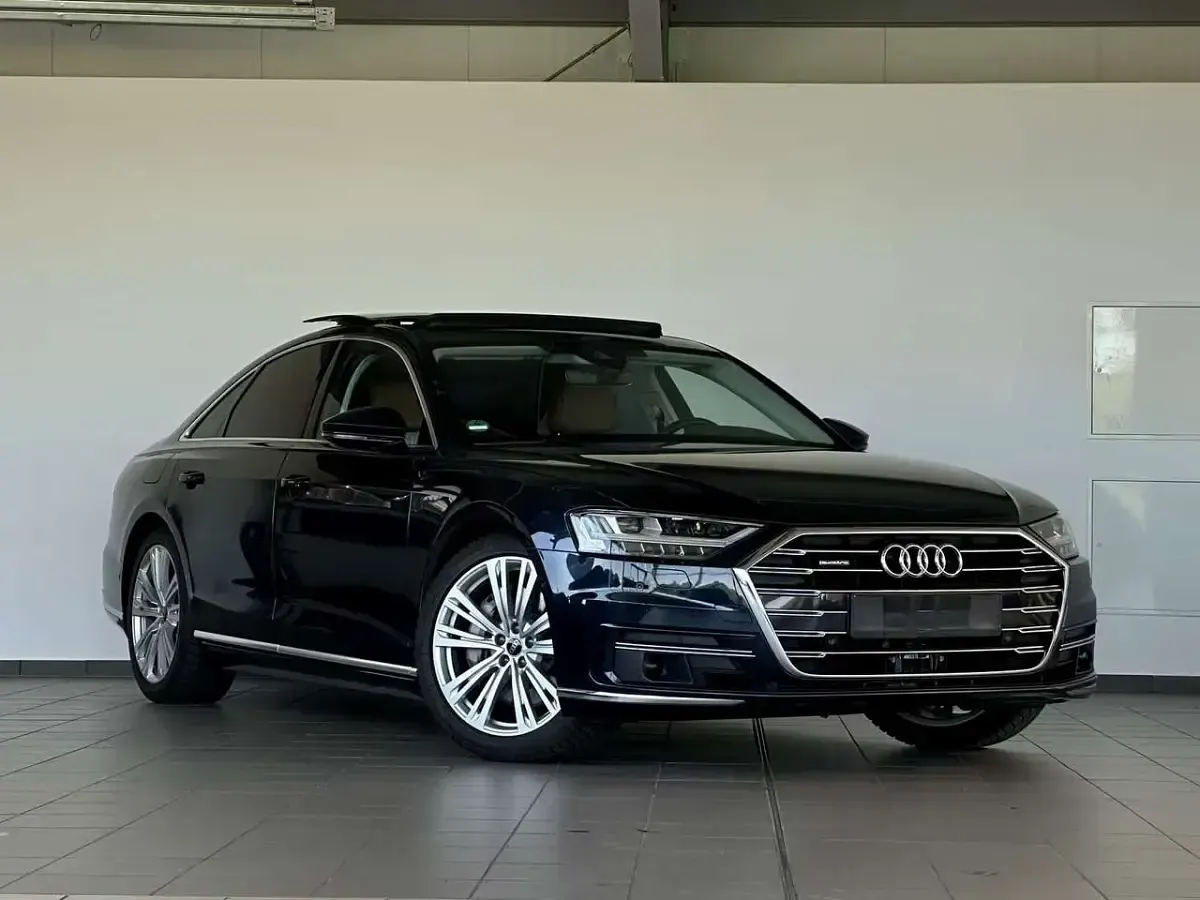 Usata Audi A8 Ambiente 340 CV (250 kW) 2018 Mondschein blau m Berlina