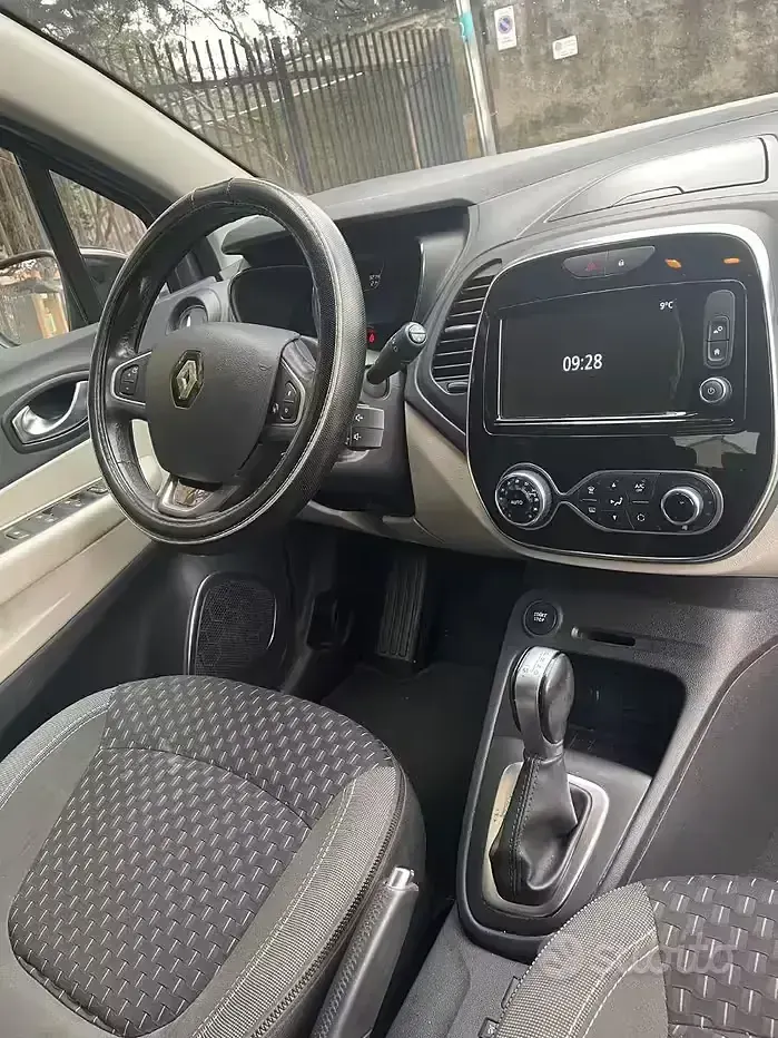 Usata Renault Captur 90 CV (66 kW) 2019 Grigio SUV