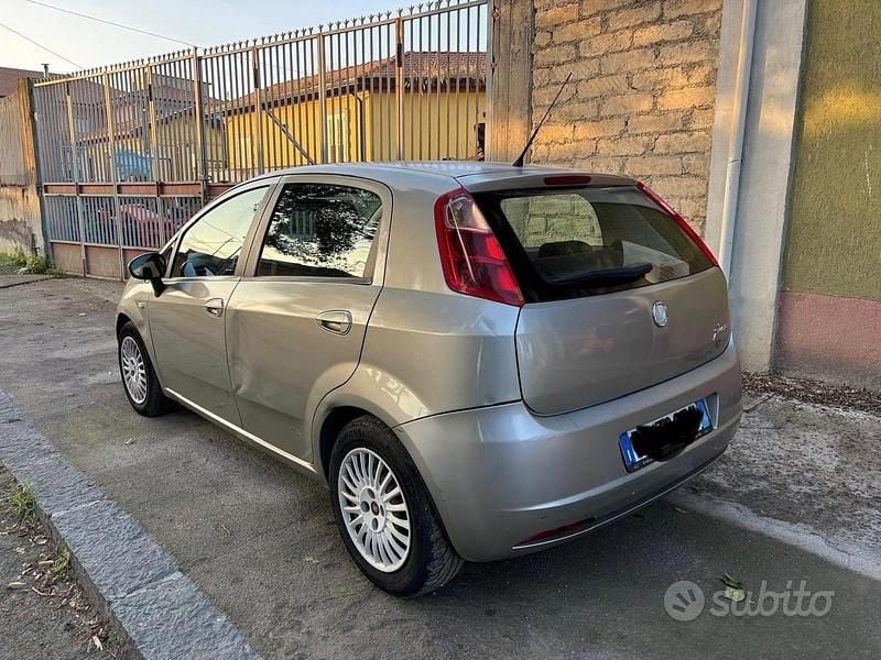 Usata Fiat Grande Punto Dynamic 75 CV (55 kW) 2008 Grigio Utilitaria