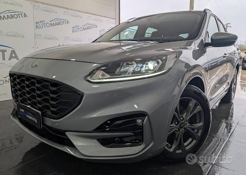 Usata Ford Kuga ST-Line X 120 CV (88 kW) 2021 Solar silver SUV