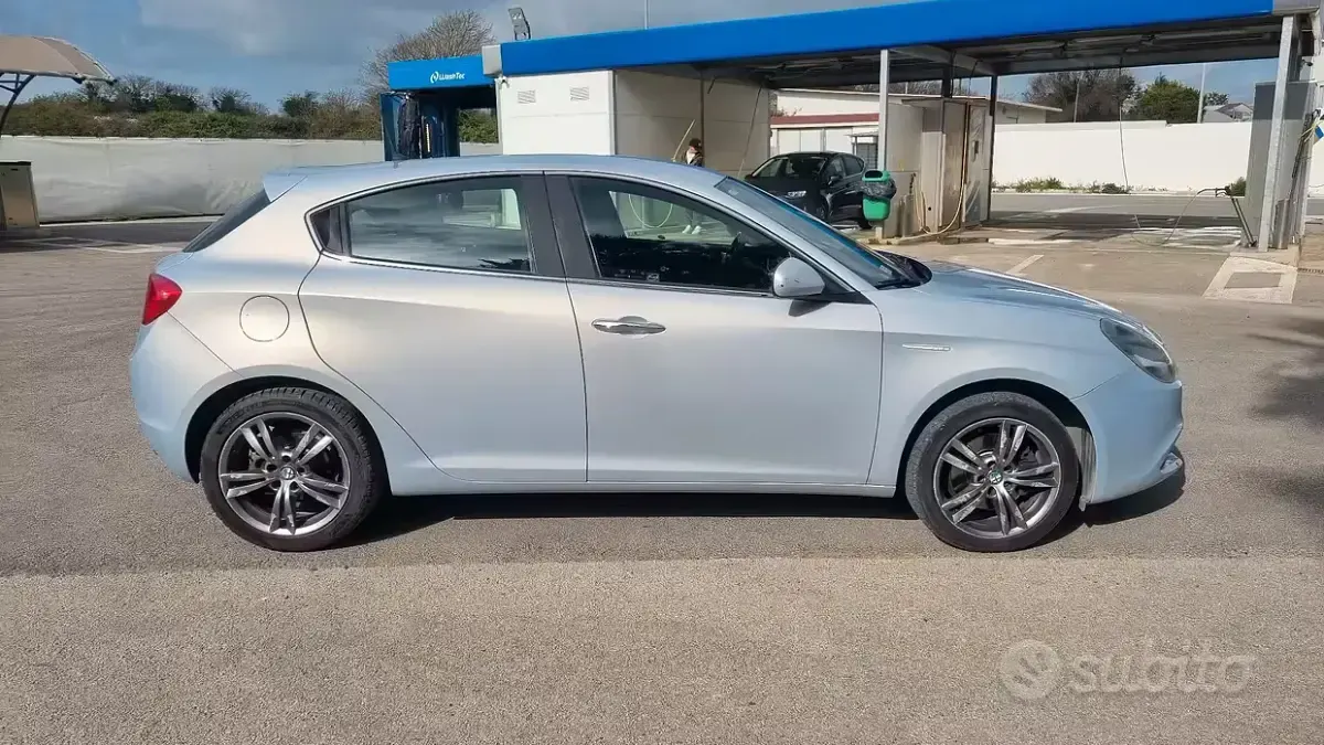 Usata Alfa Romeo Giulietta 82 CV (60 kW) 2016 Grigio Utilitaria