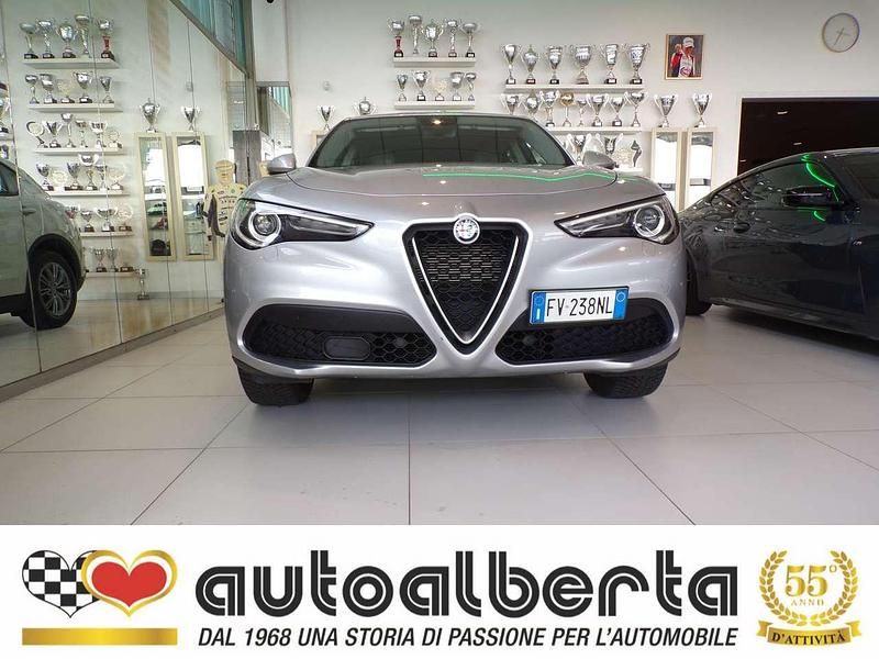 Usata Alfa Romeo Stelvio Super 201 CV (147 kW) 2019 Grigio silverstone SUV