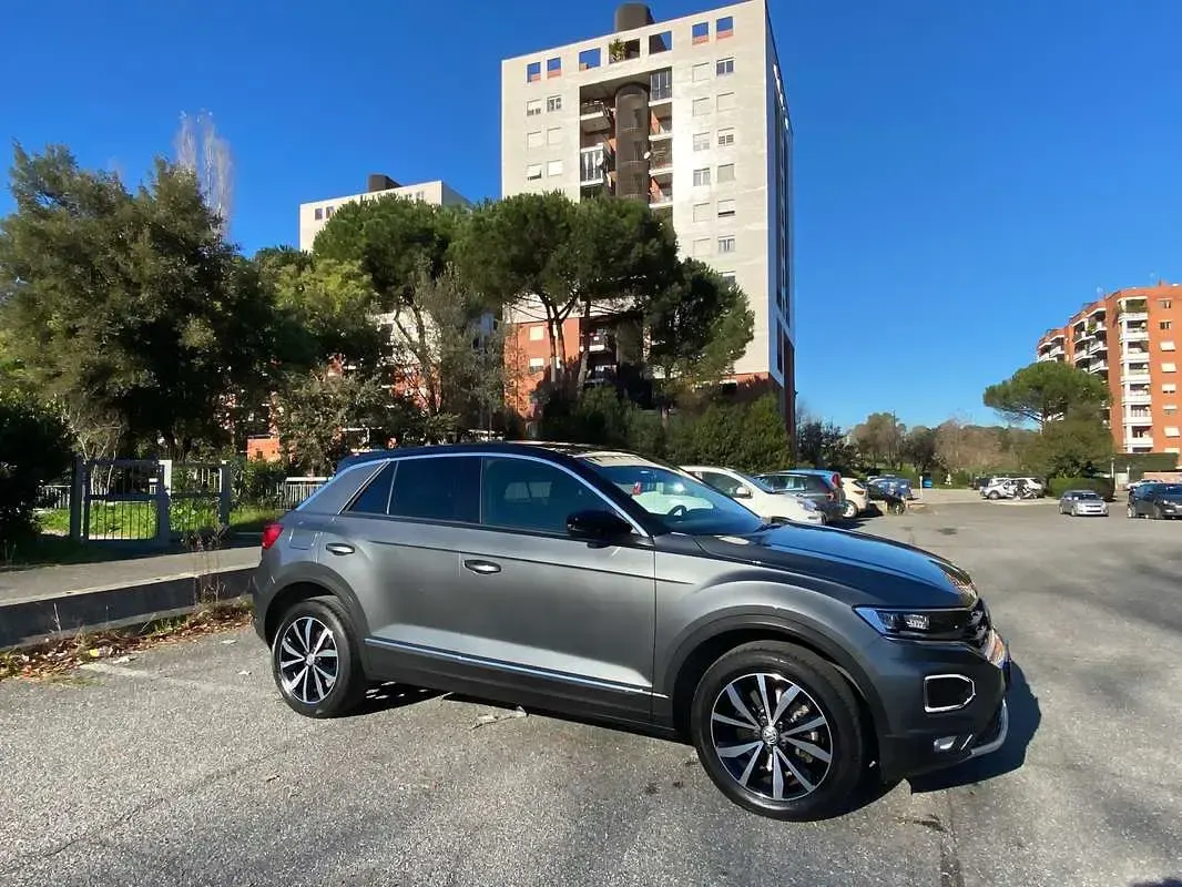Usata VW T-Roc Style 116 CV (85 kW) 2018 Grigio SUV