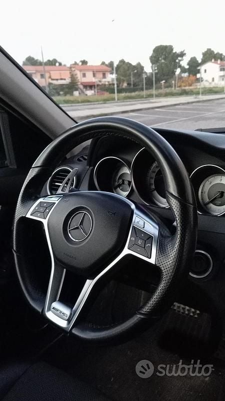 Usata Mercedes C200 136 CV (100 kW) 2012 Nero Berlina