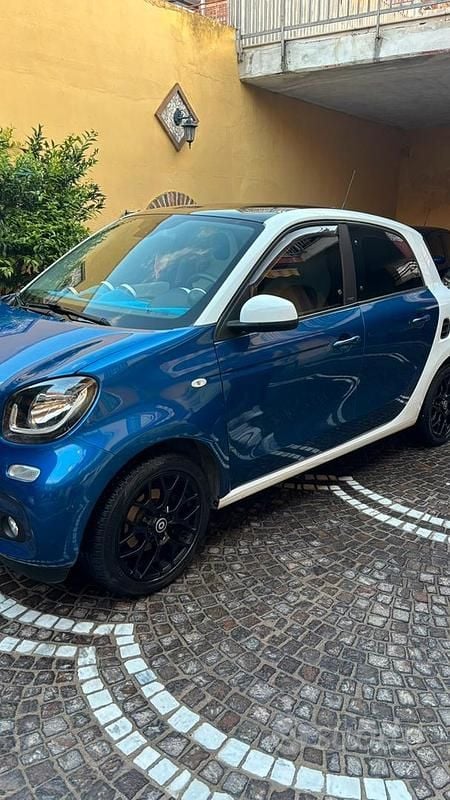 Blu Usata 2016 Smart ForFour Proxy Utilitaria | 11.500 € (Buon prezzo) - Immagine 1/4