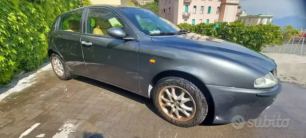 Usata Alfa Romeo 147 105 CV (77 kW) 2003 Grigio Utilitaria