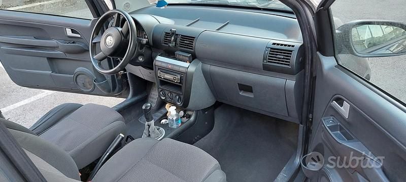 Usata VW Fox 54 CV (39 kW) 2005 Grigio Utilitaria
