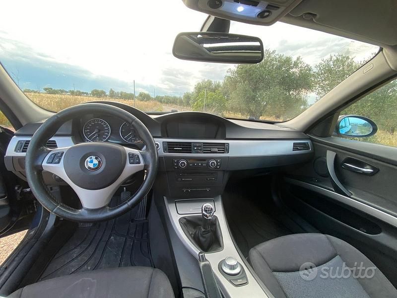 Begagnad BMW 318 2007 Blå Kombi