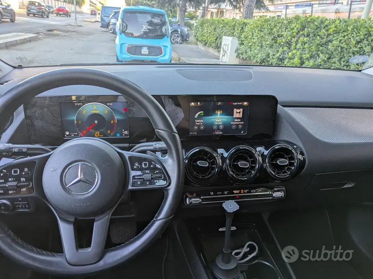 Usata Mercedes GLA200 163 CV (119 kW) 2020 Bluazzurro SUV