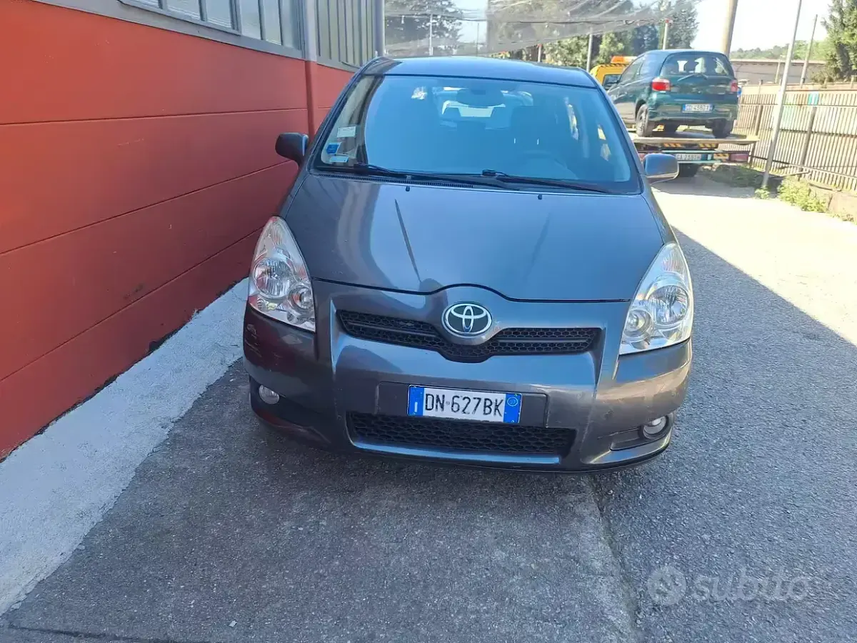 Usata Toyota Corolla Verso 110 CV (80 kW) 2008 Monovolume